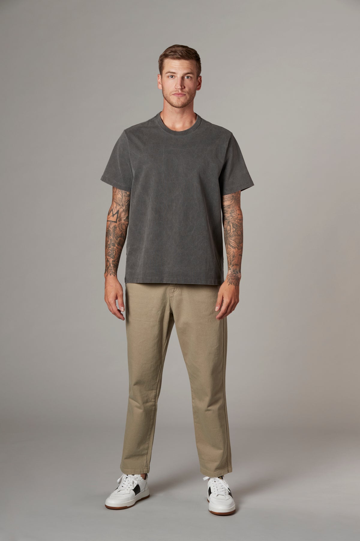 Leo Short Sleeve Crew T in Faded Black