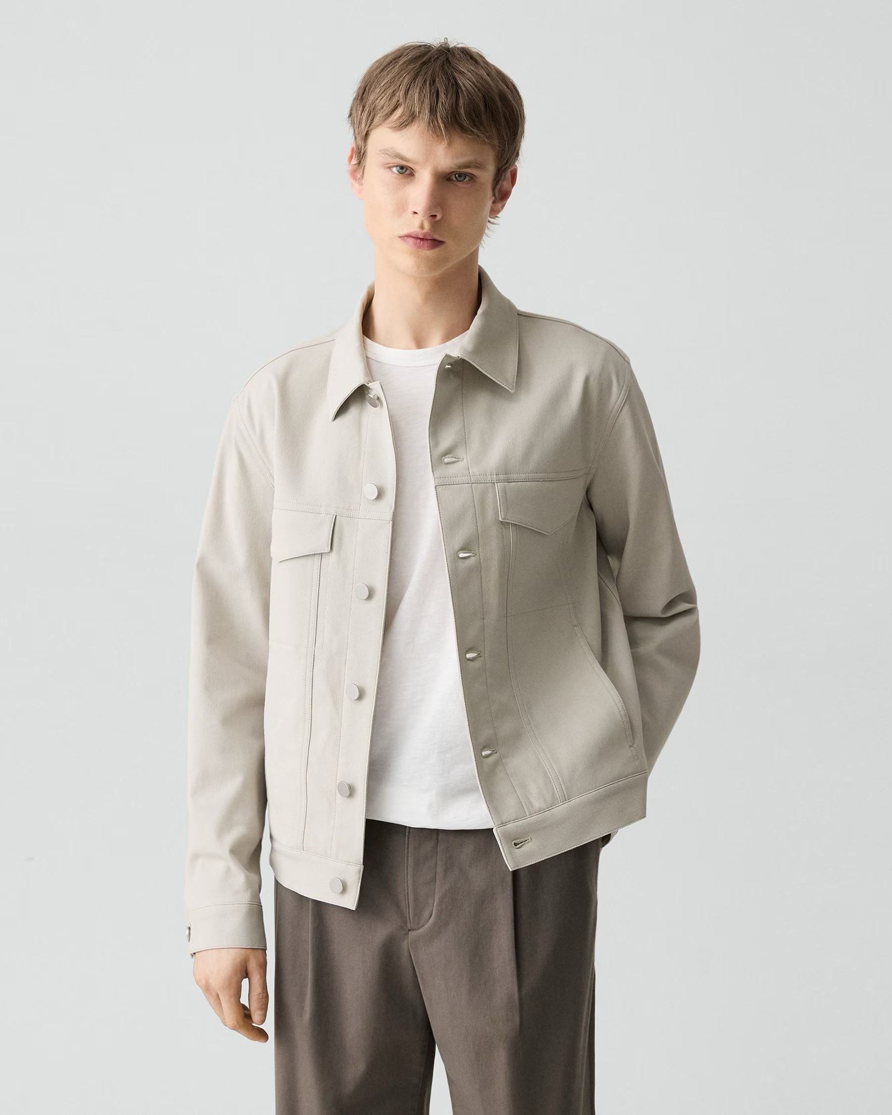River Trucker Jacket in Neoteric Twill Silver Cloud
