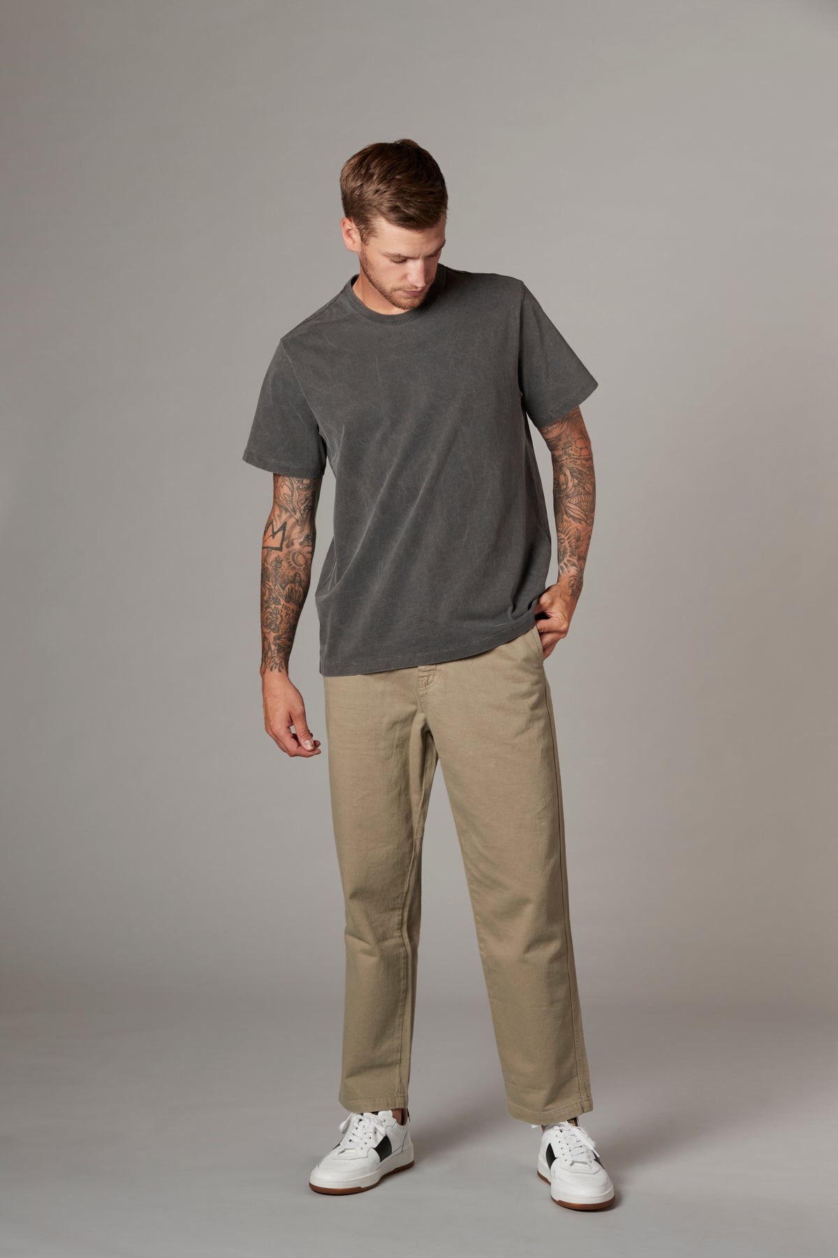 Leo Short Sleeve Crew T in Faded Black