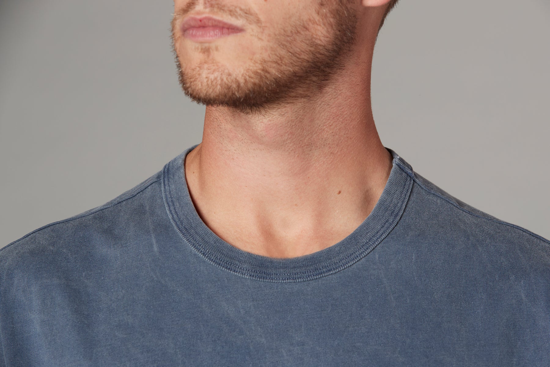 Leo Short Sleeve Crew T in Faded Navy