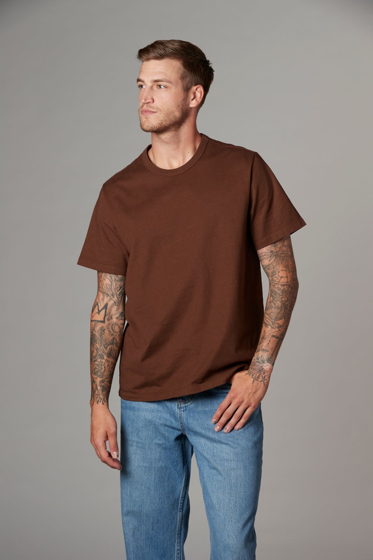 Leo Short Sleeve Crew T in Plum Brown