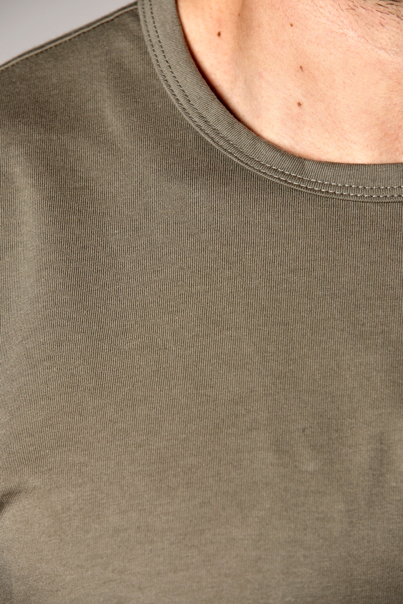 The Rick Crewneck Tee Covert Green