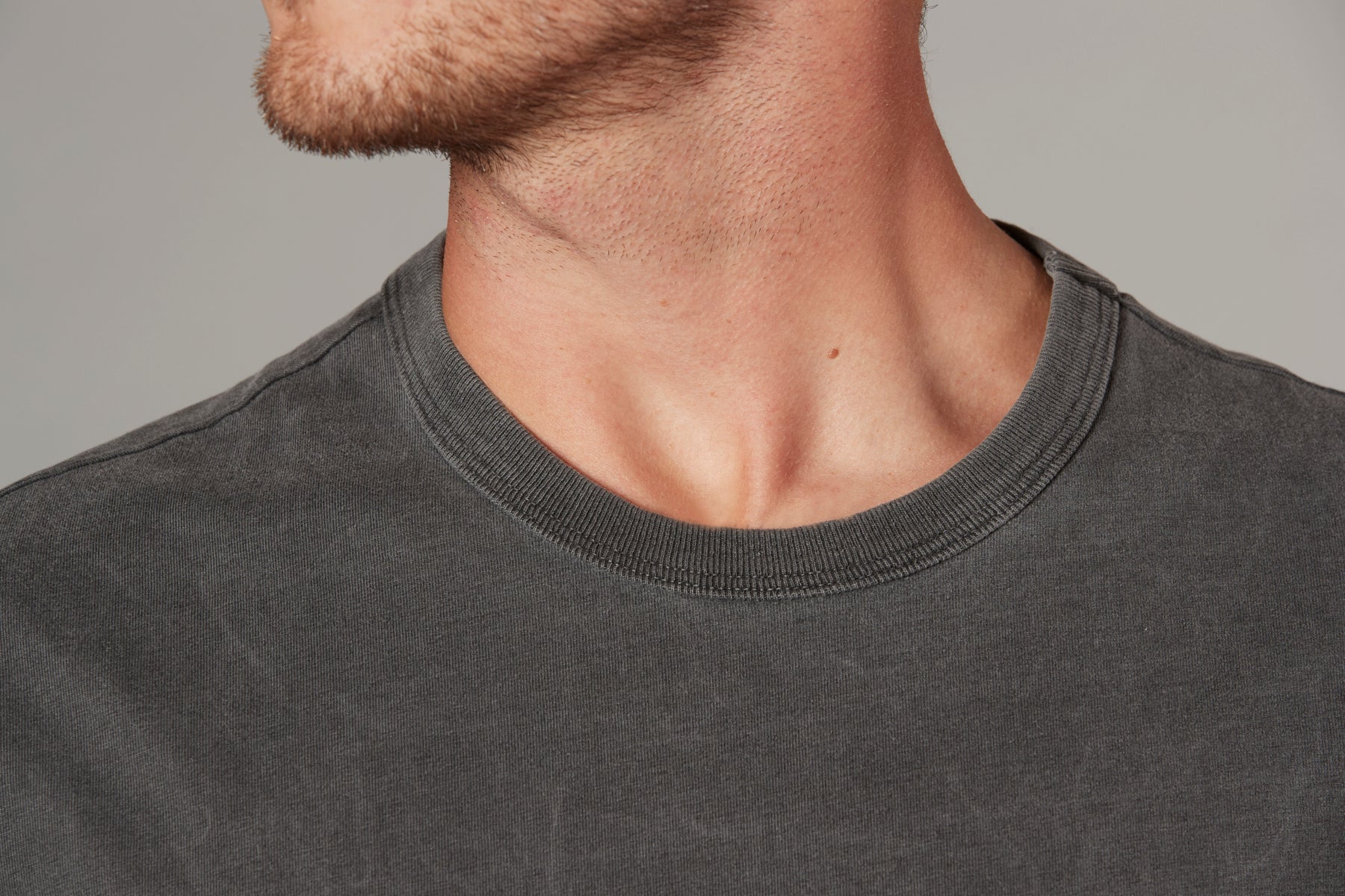 Leo Short Sleeve Crew T in Faded Black