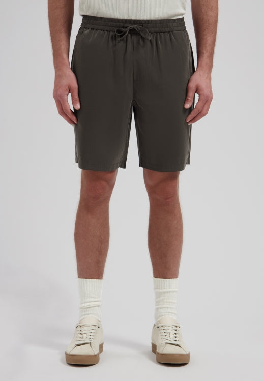 Logan Easy Short Dark Brown