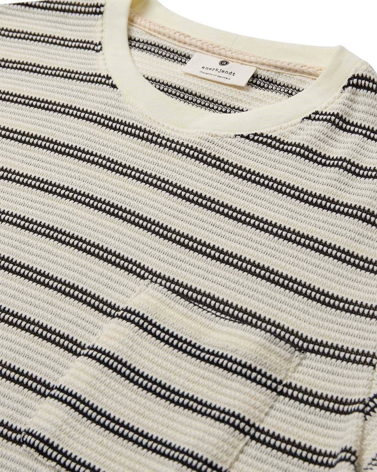 Akkikki Jacq Stripe Tee Tofu