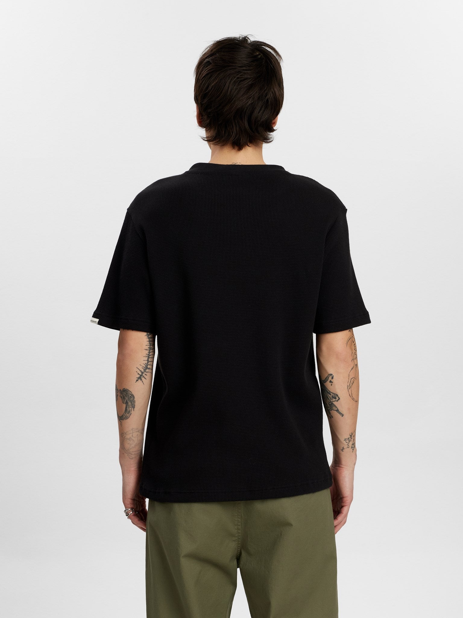 Akkikki Short Sleeve Waffle Tee Caviar