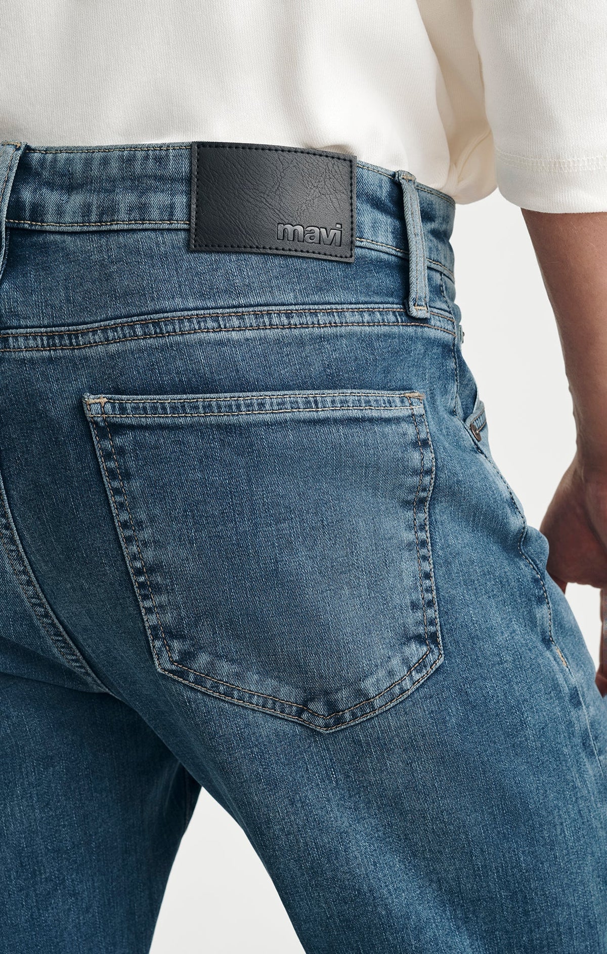 Zach Selvedge Straight Leg Denim Mid Vintage