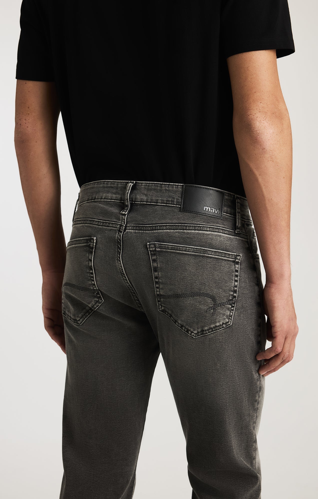 Marcus Slim Straight Leg Mid Smoke Supermove