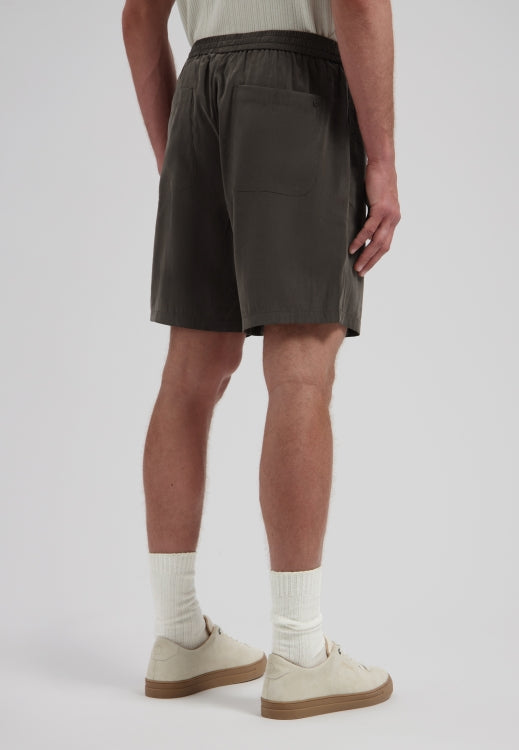 Logan Easy Short Dark Brown