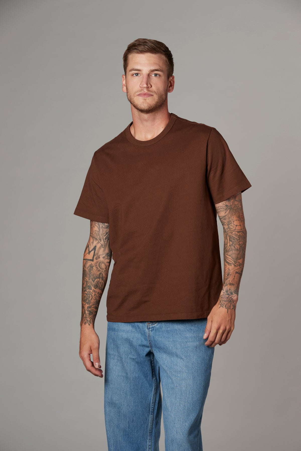Leo Short Sleeve Crew T in Plum Brown