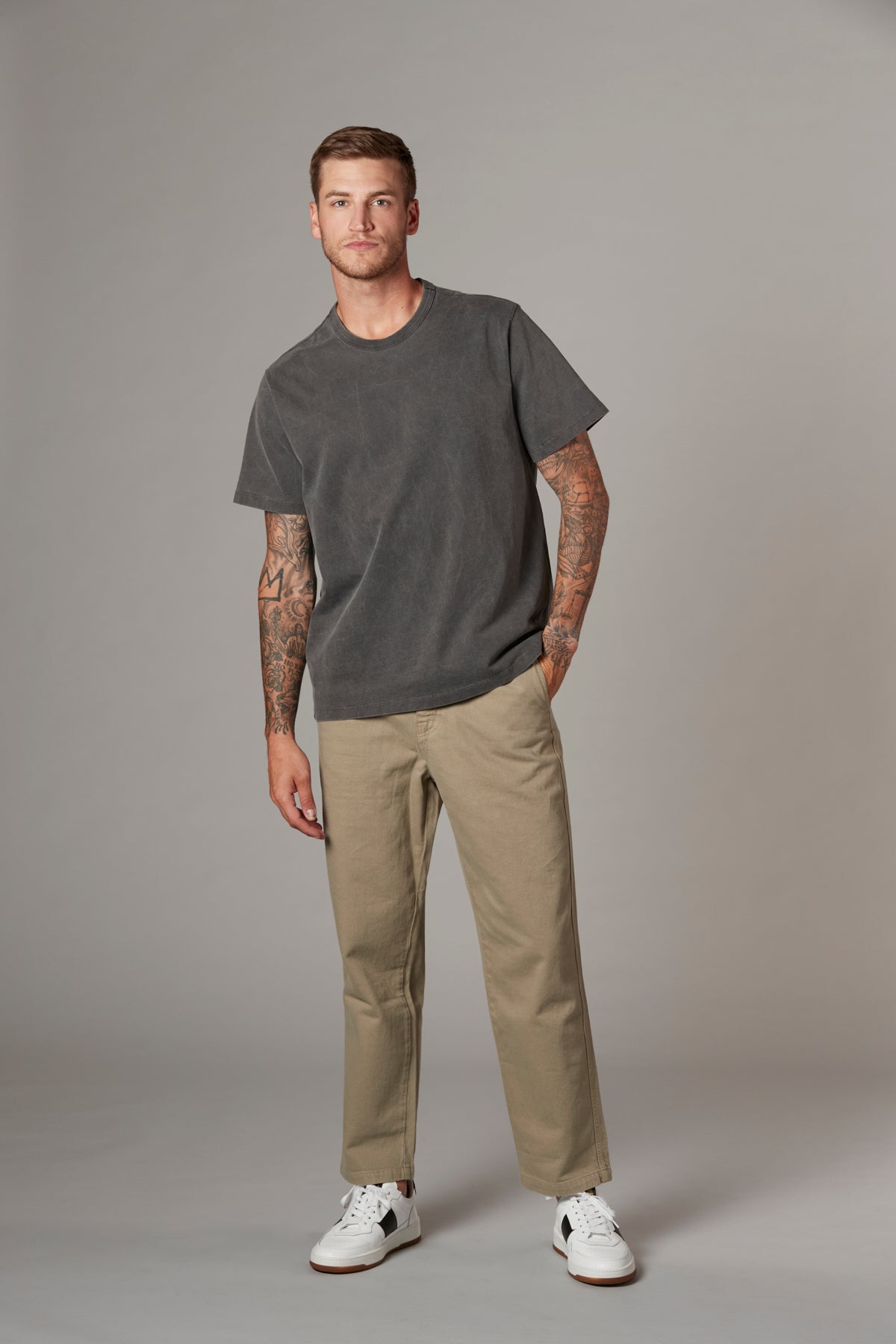 Leo Short Sleeve Crew T in Faded Black