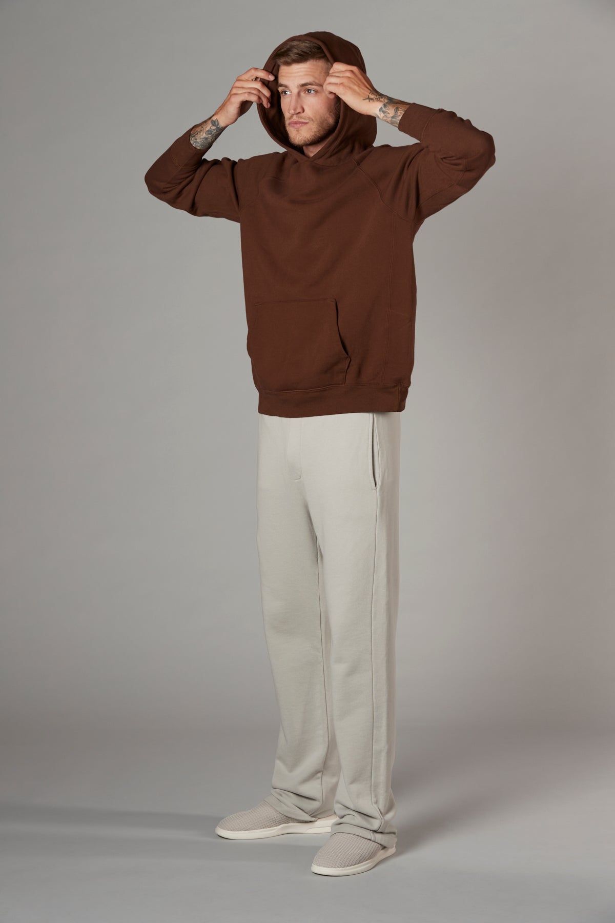 Meyer Long Sleeve Pullover Hooded Sweatshirt in Plum Brown