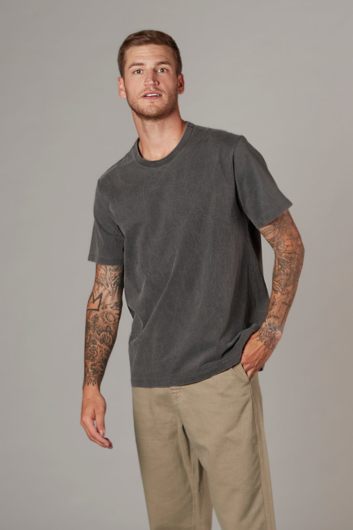 Leo Short Sleeve Crew T in Faded Black