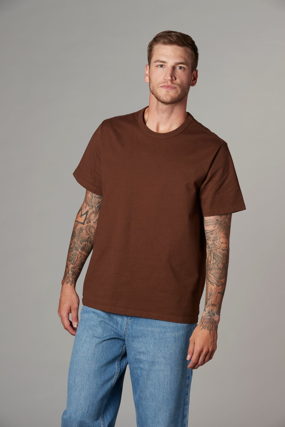 Leo Short Sleeve Crew T in Plum Brown