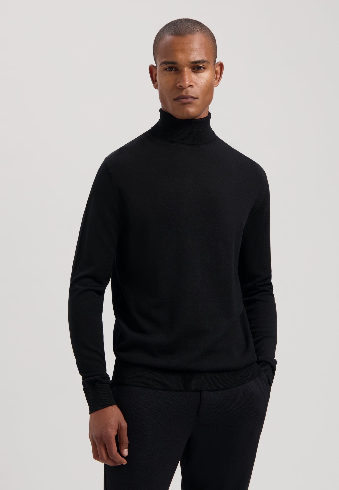 Destin Turtle Neck in Black