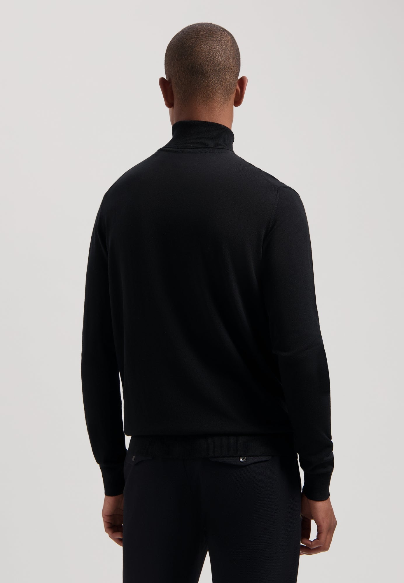 Destin Turtle Neck in Black