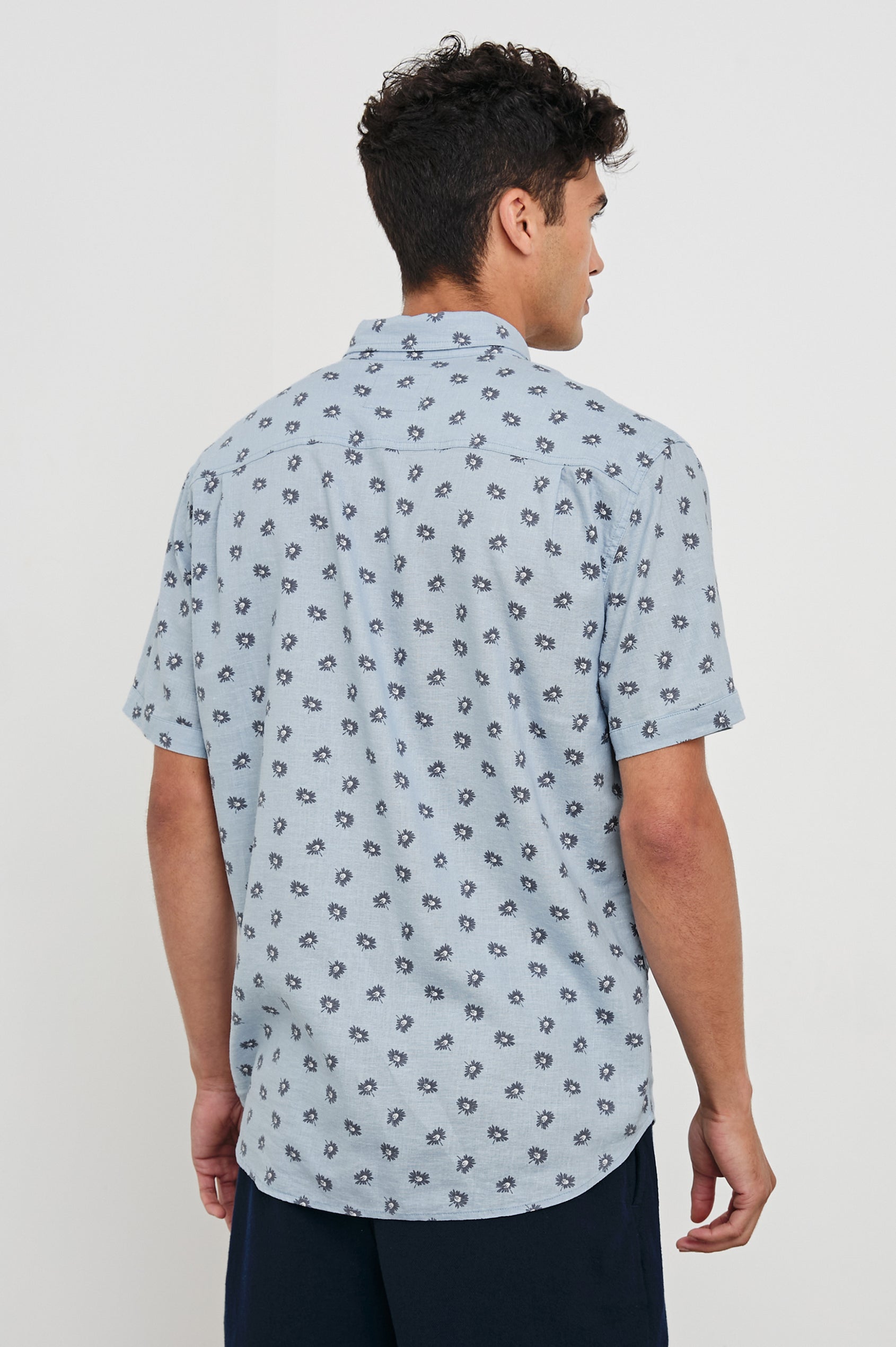 Carson Shirt Daisy Toss Celestial