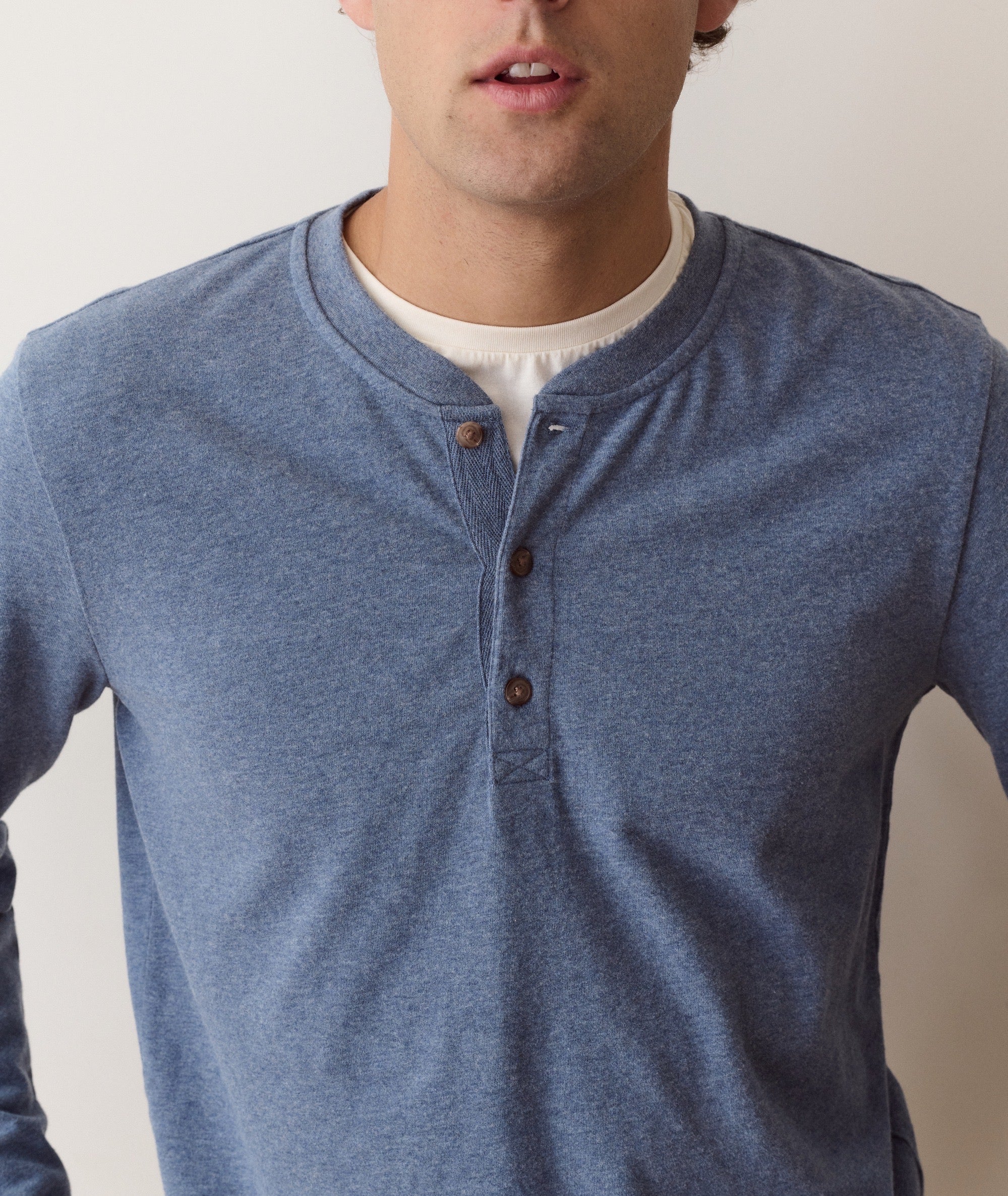 Luxe 250 Henley Collegiate Blue