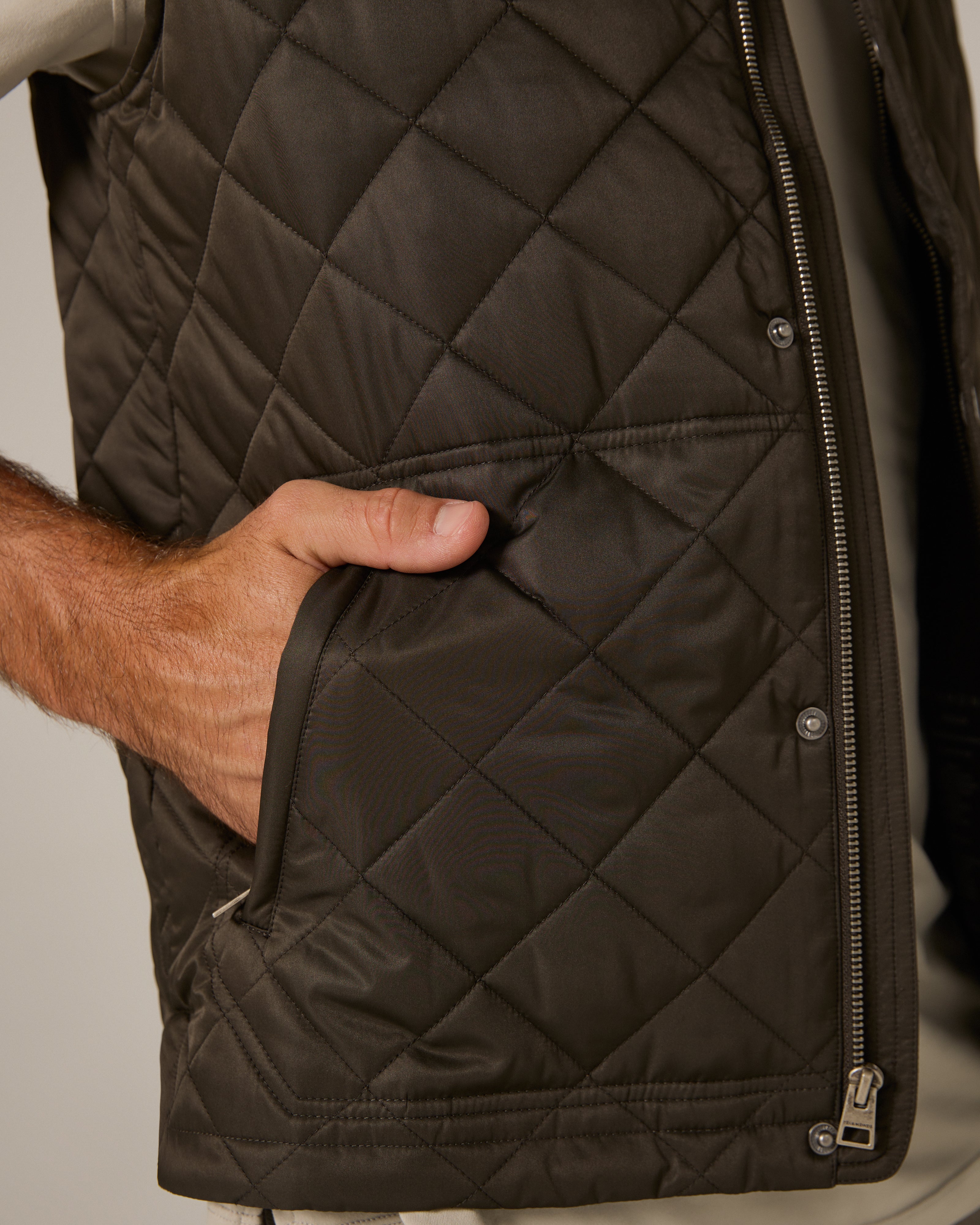 Crest Quilted Vest Olive