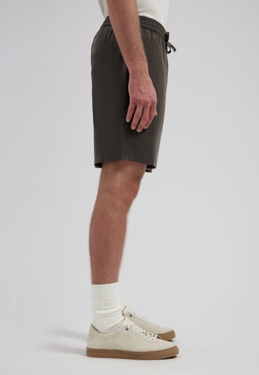 Logan Easy Short Dark Brown