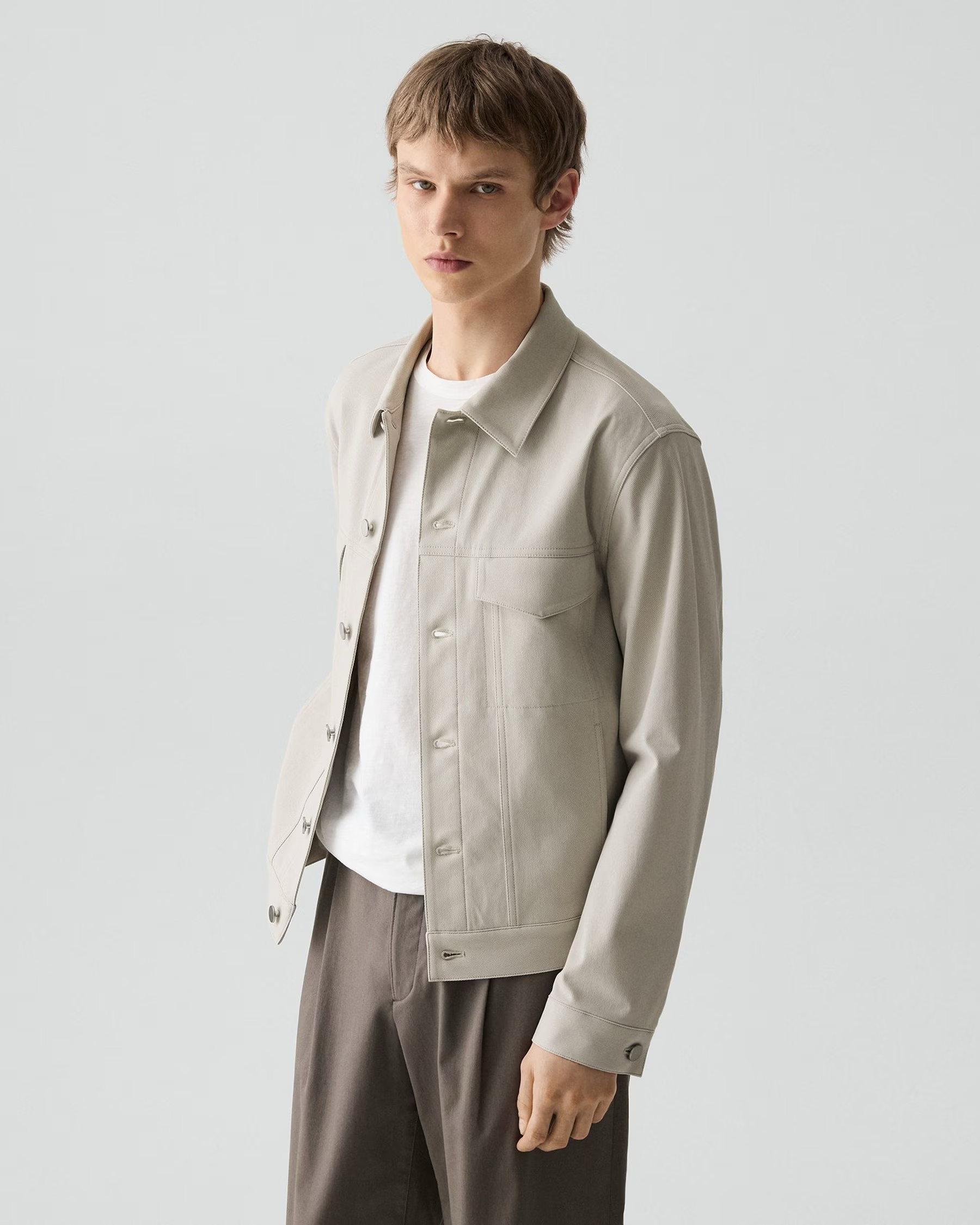 River Trucker Jacket in Neoteric Twill Silver Cloud