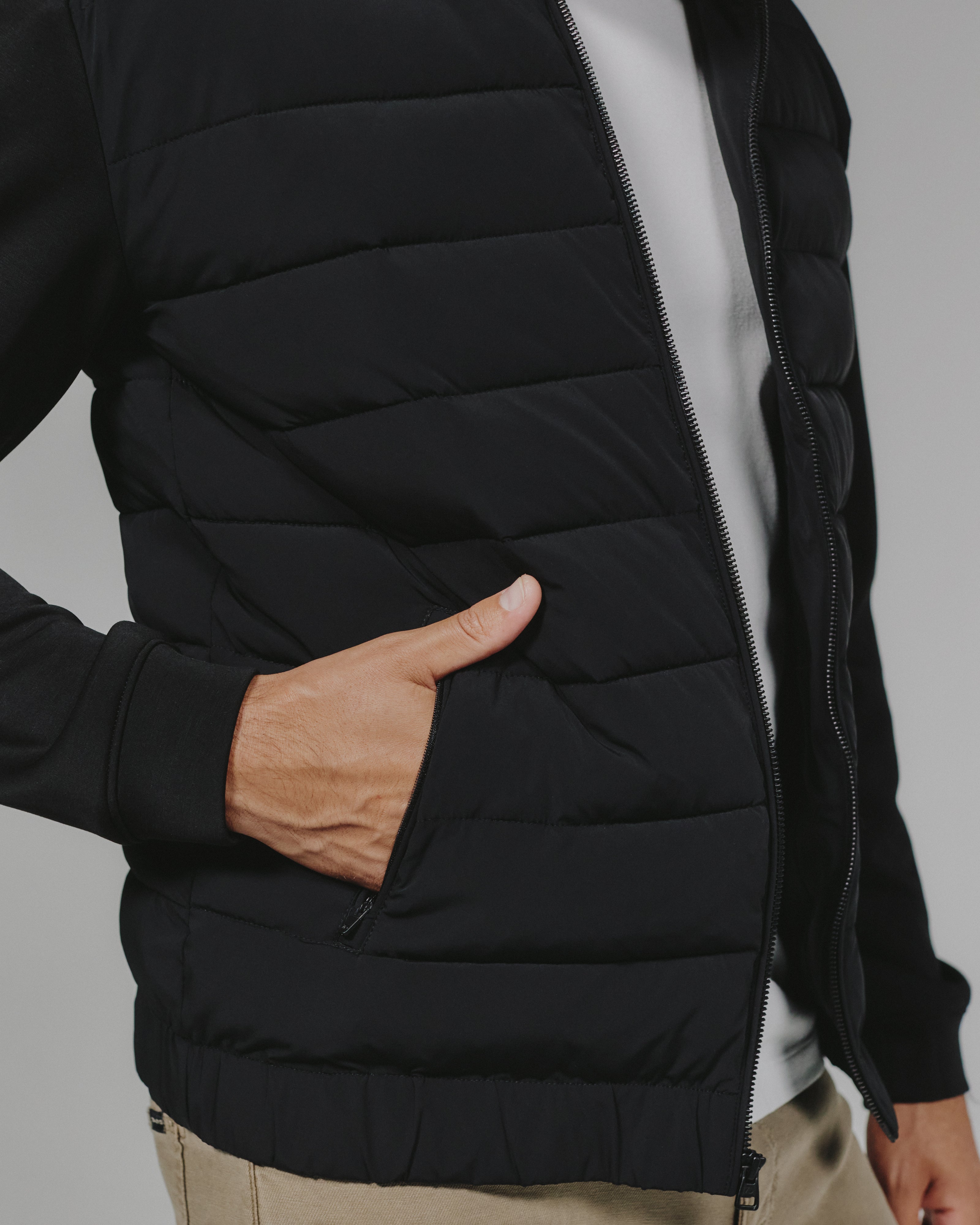 Rev Full Zip Puffer Jacket in Black