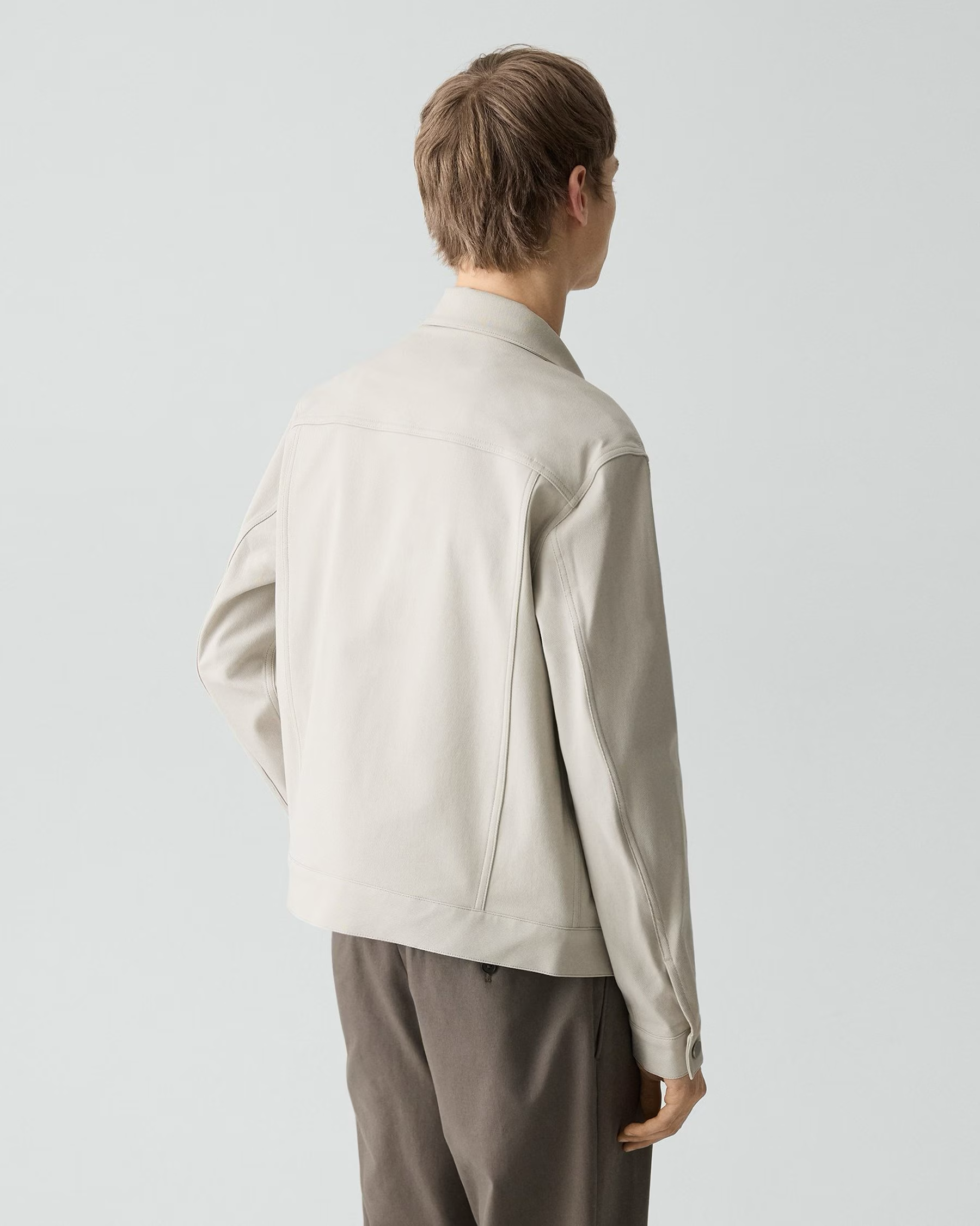 River Trucker Jacket in Neoteric Twill Silver Cloud