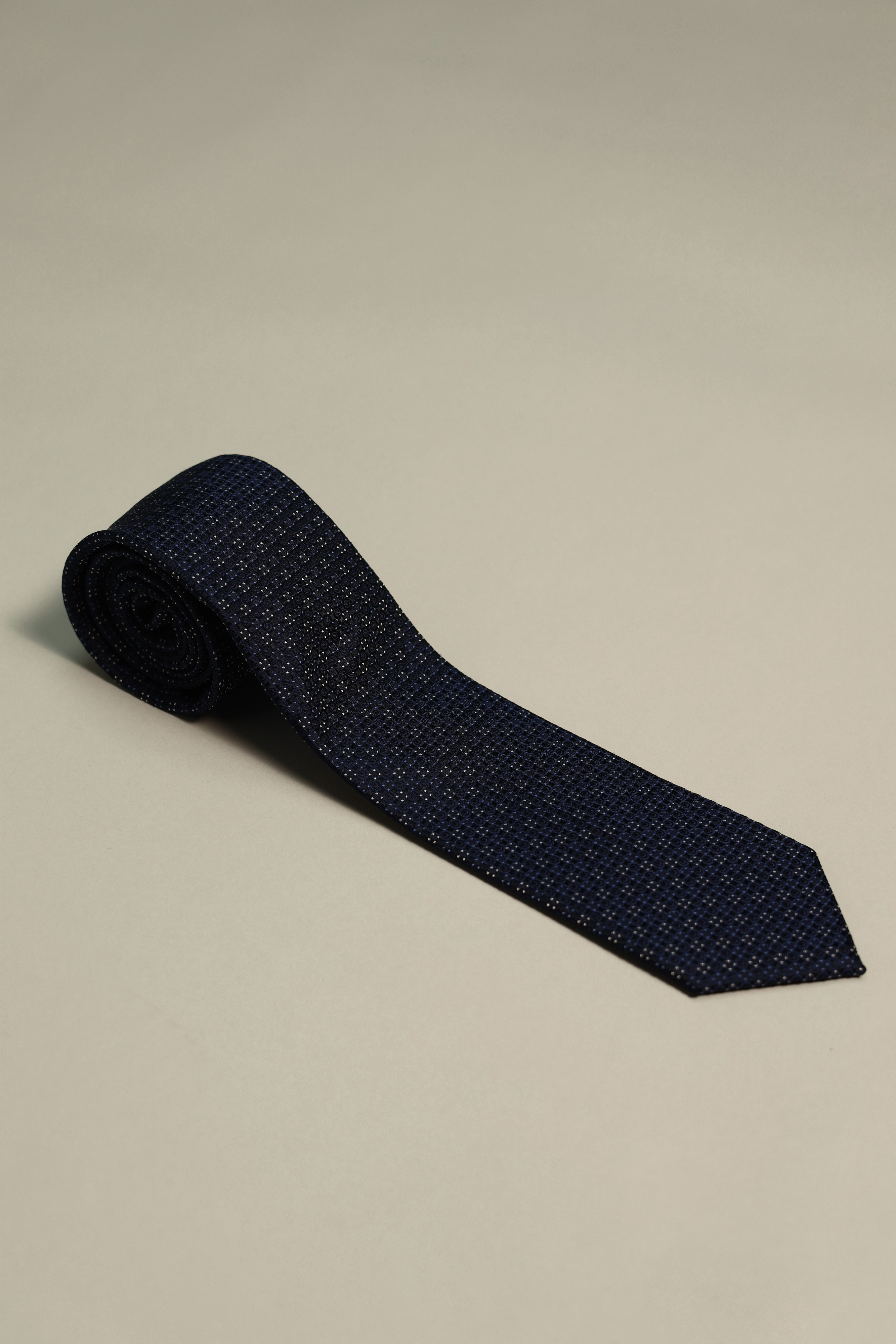 Navy Silk Woven Diamond Pattern Tie