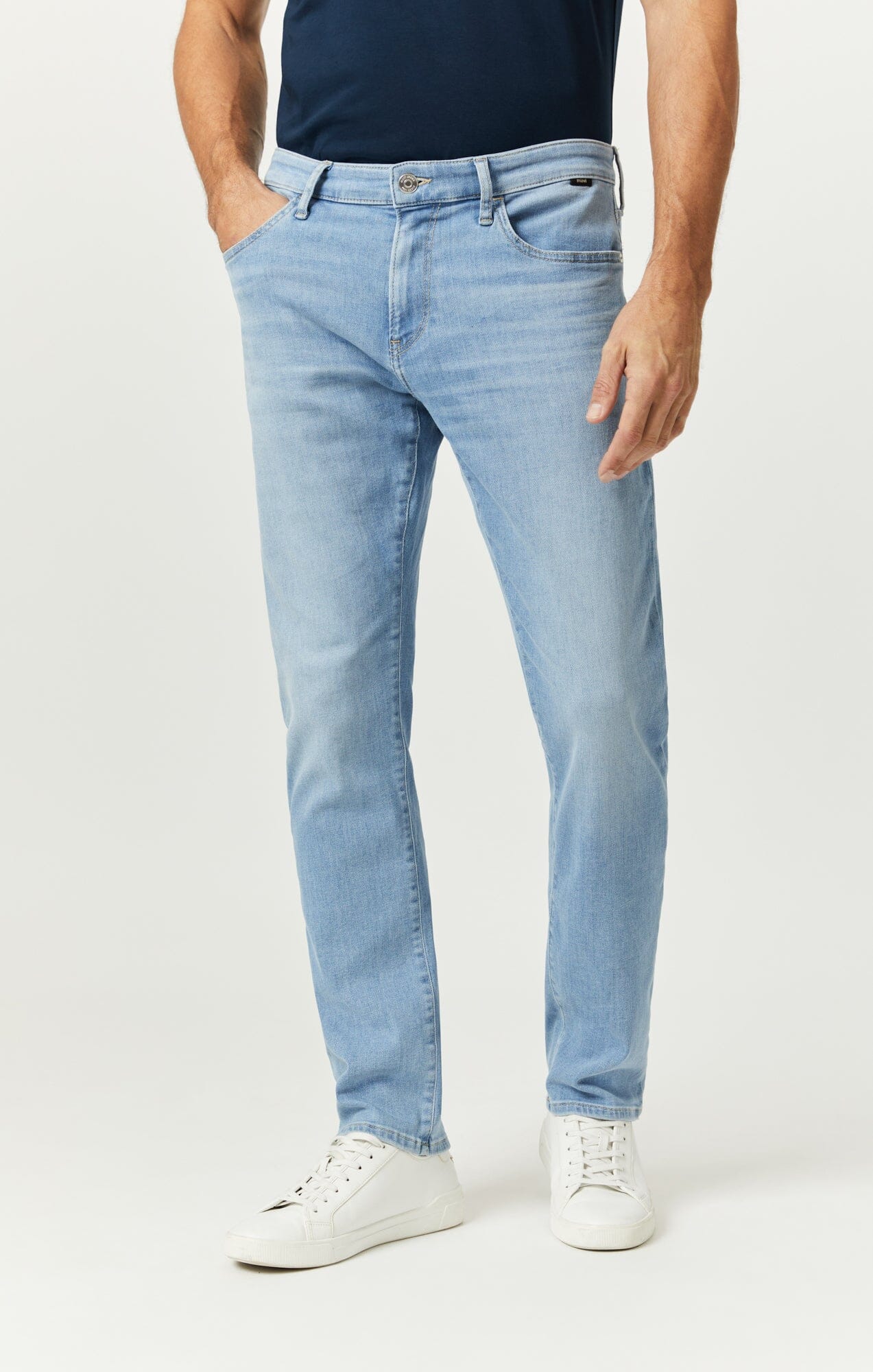 Marcus Slim-Straight Jeans Bleach Feather Blue